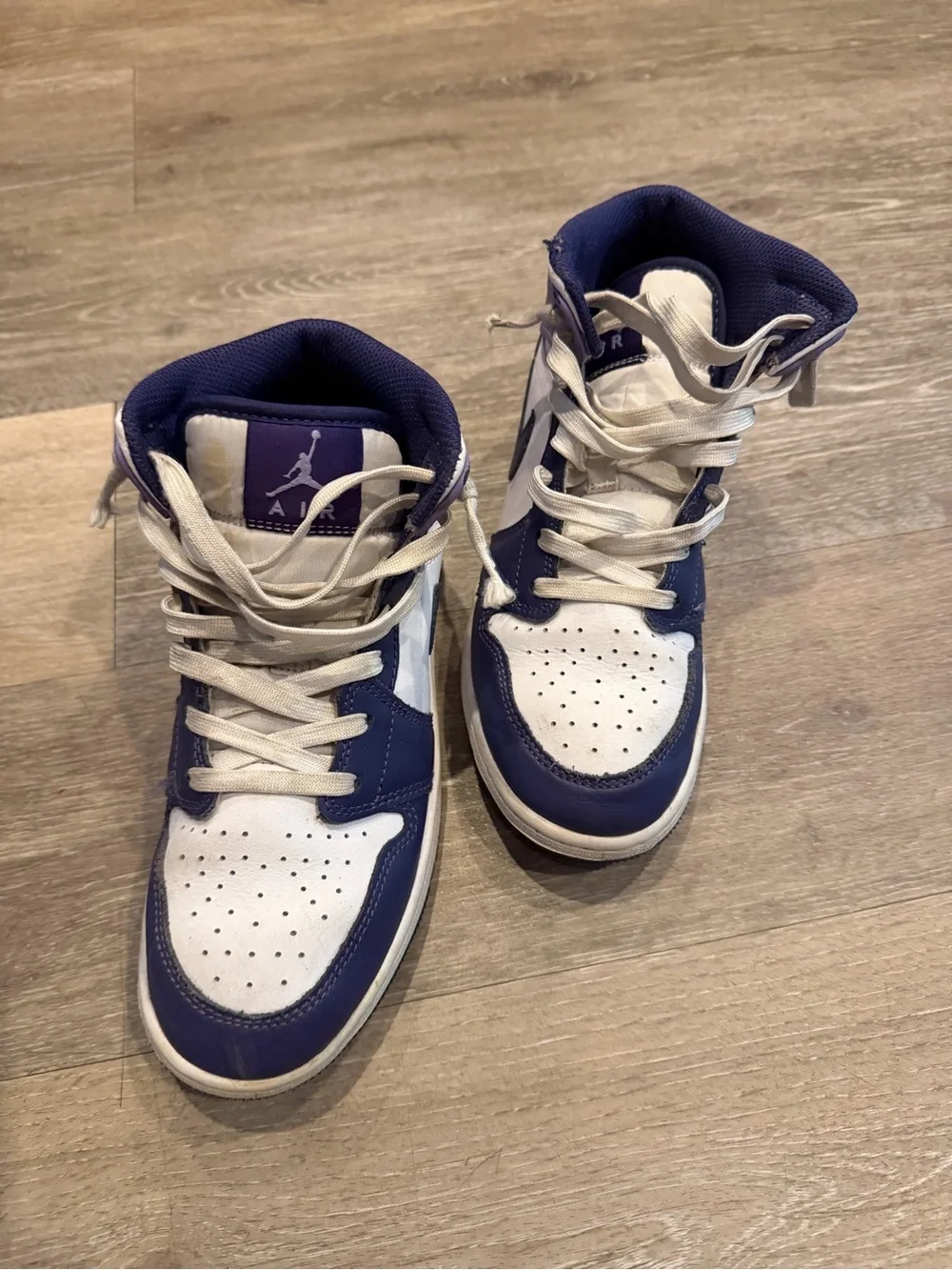 Nike Kids Mid-Top Sneakers in Purple and White